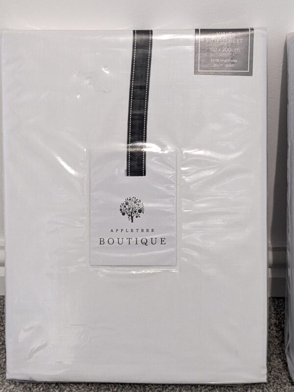 2X KING SIZE Bed Set – Boutique Fitted Sheet & Serene Quilt Set in White (Original Packaging) RRP £75-150 - Image 3