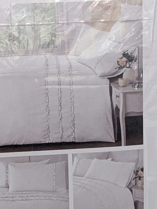 2X KING SIZE Bed Set – Boutique Fitted Sheet & Serene Quilt Set in White (Original Packaging) RRP £75-150 - Image 6