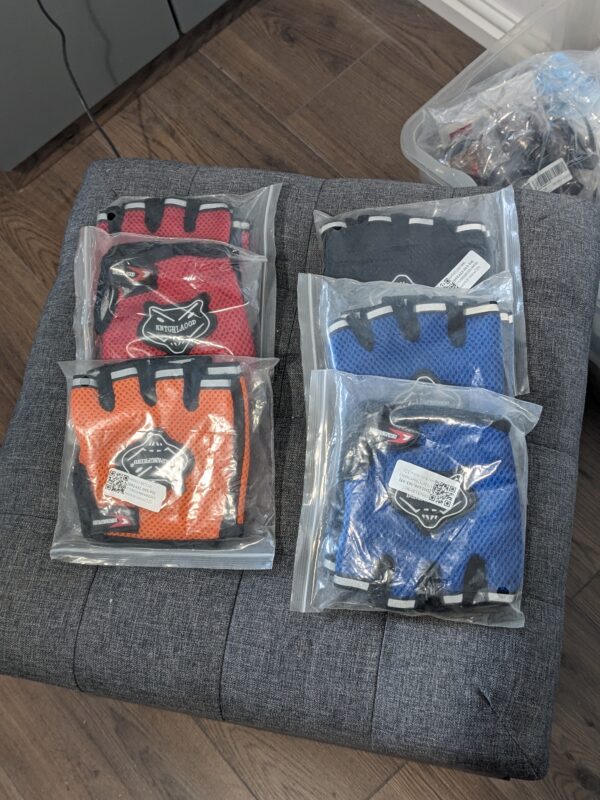 LOT 100 – 6X Kids & Adult Half Finger Cycling Gloves – Mixed Colors - Image 4