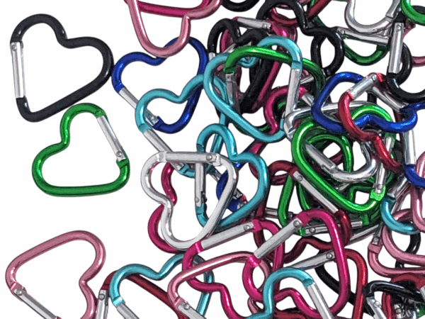 LOT 101 – Heart-Shaped Aluminium Carabiner Clips – Mixed Colours - Image 6